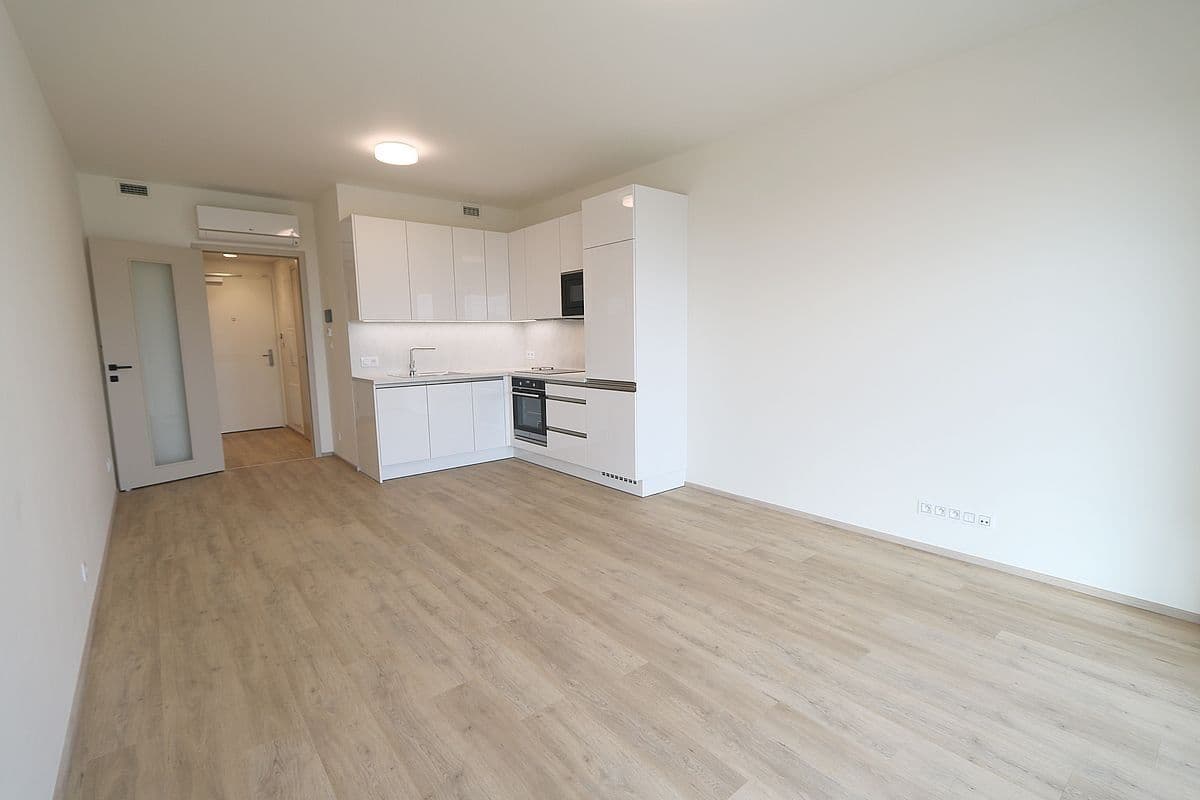 Pronájem bytu 1+kk 43 m², Šrámkové, Praha, Praha Pronájem bytu 1+kk 43 m², Šrámkové, Praha, Praha