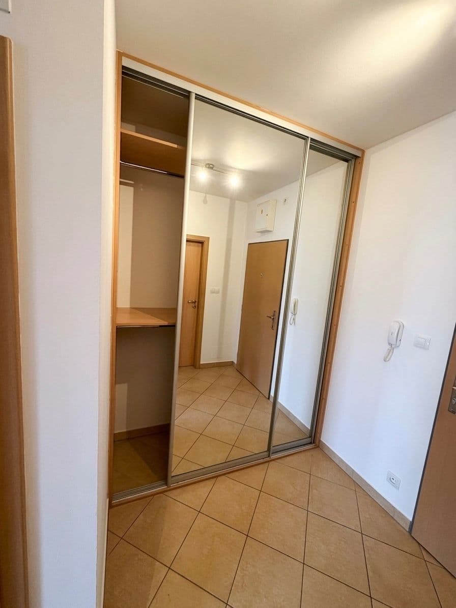 Pronájem bytu 1+kk 36 m², Kryšpínova, Praha, Praha Pronájem bytu 1+kk 36 m², Kryšpínova, Praha, Praha