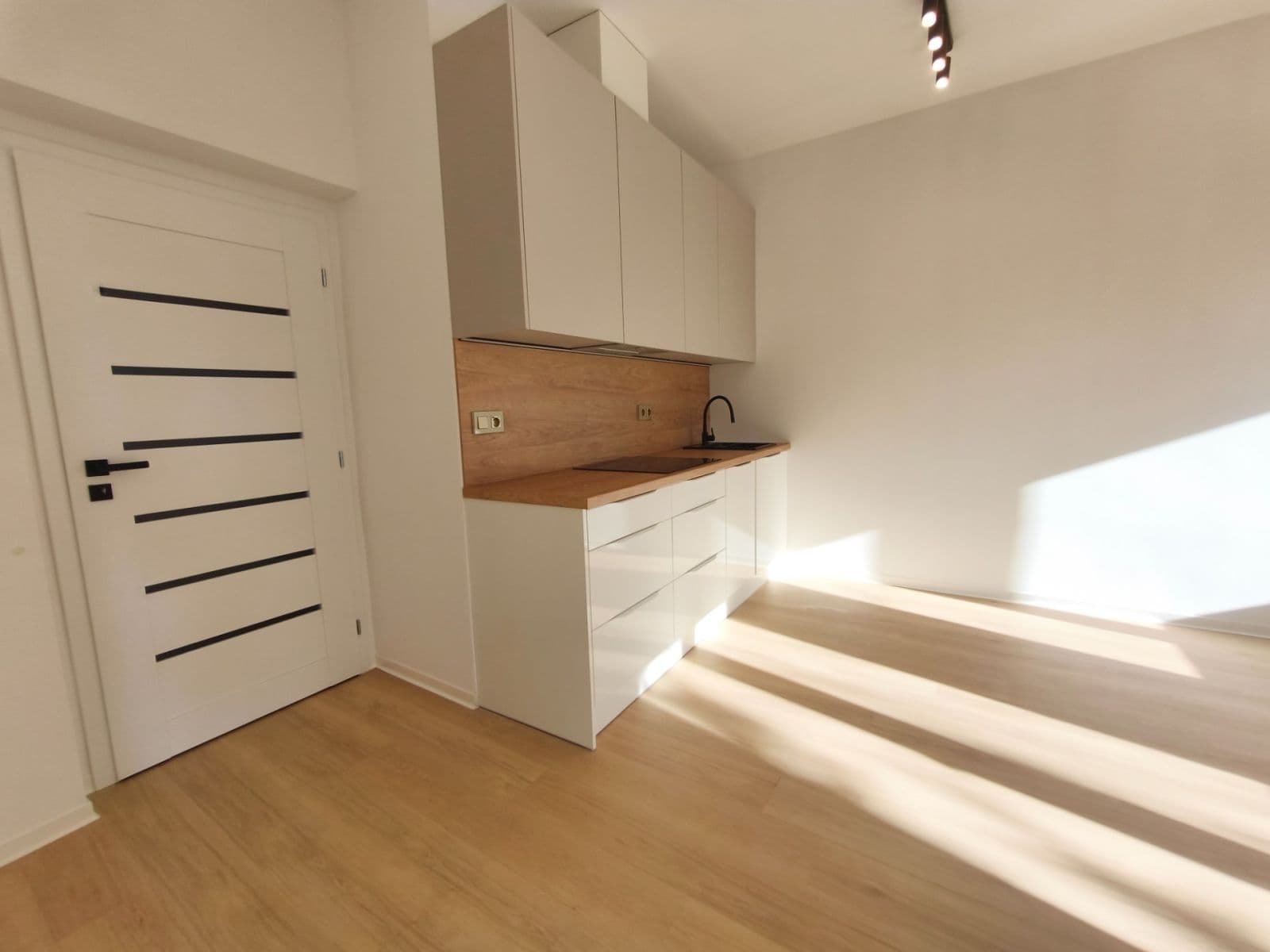 Pronájem bytu 3+kk 56 m², Hrdinů, Liberec, Liberecký kraj Pronájem bytu 3+kk 56 m², Hrdinů, Liberec, Liberecký kraj