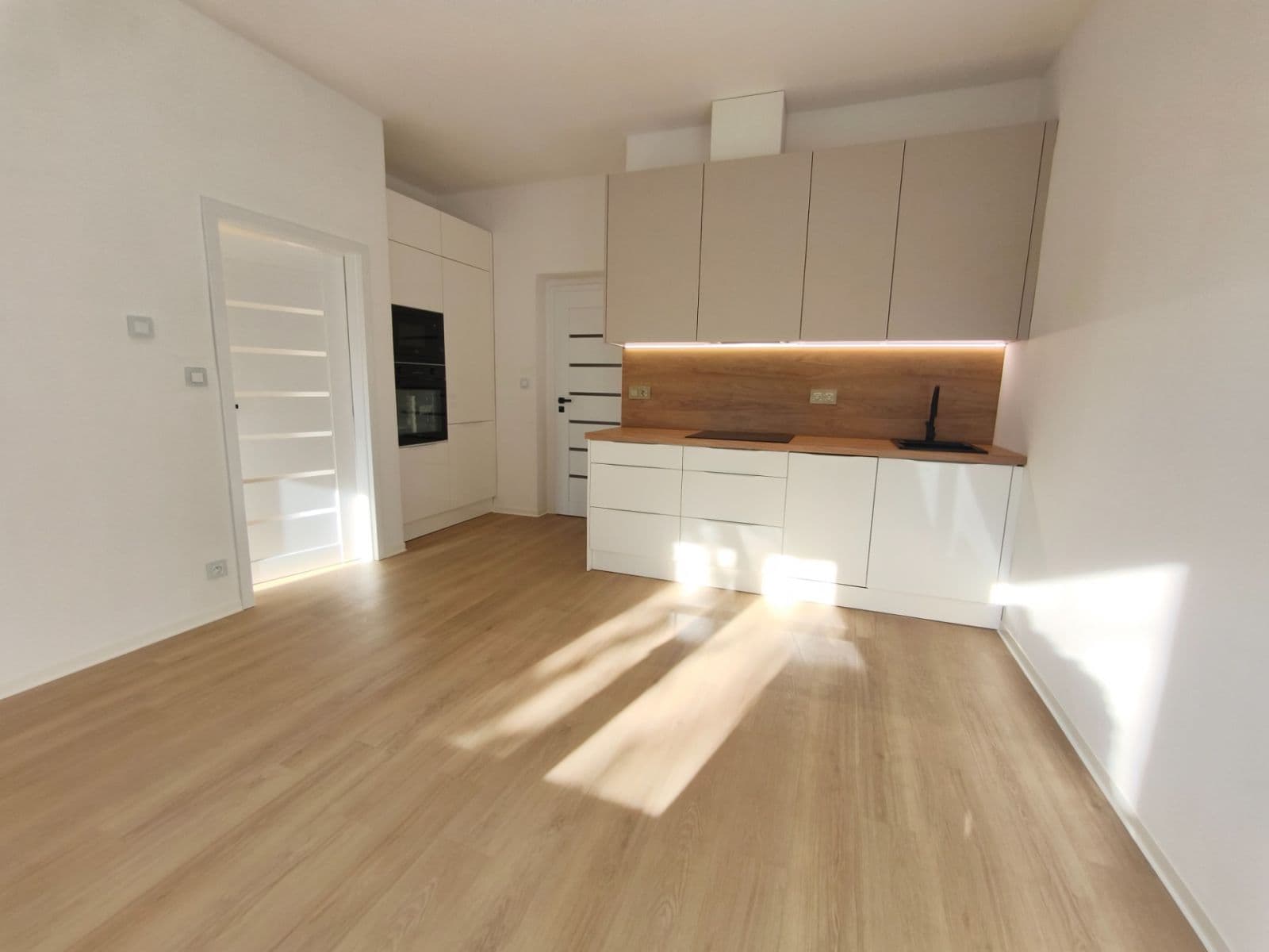 Pronájem bytu 3+kk 56 m², Hrdinů, Liberec, Liberecký kraj Pronájem bytu 3+kk 56 m², Hrdinů, Liberec, Liberecký kraj