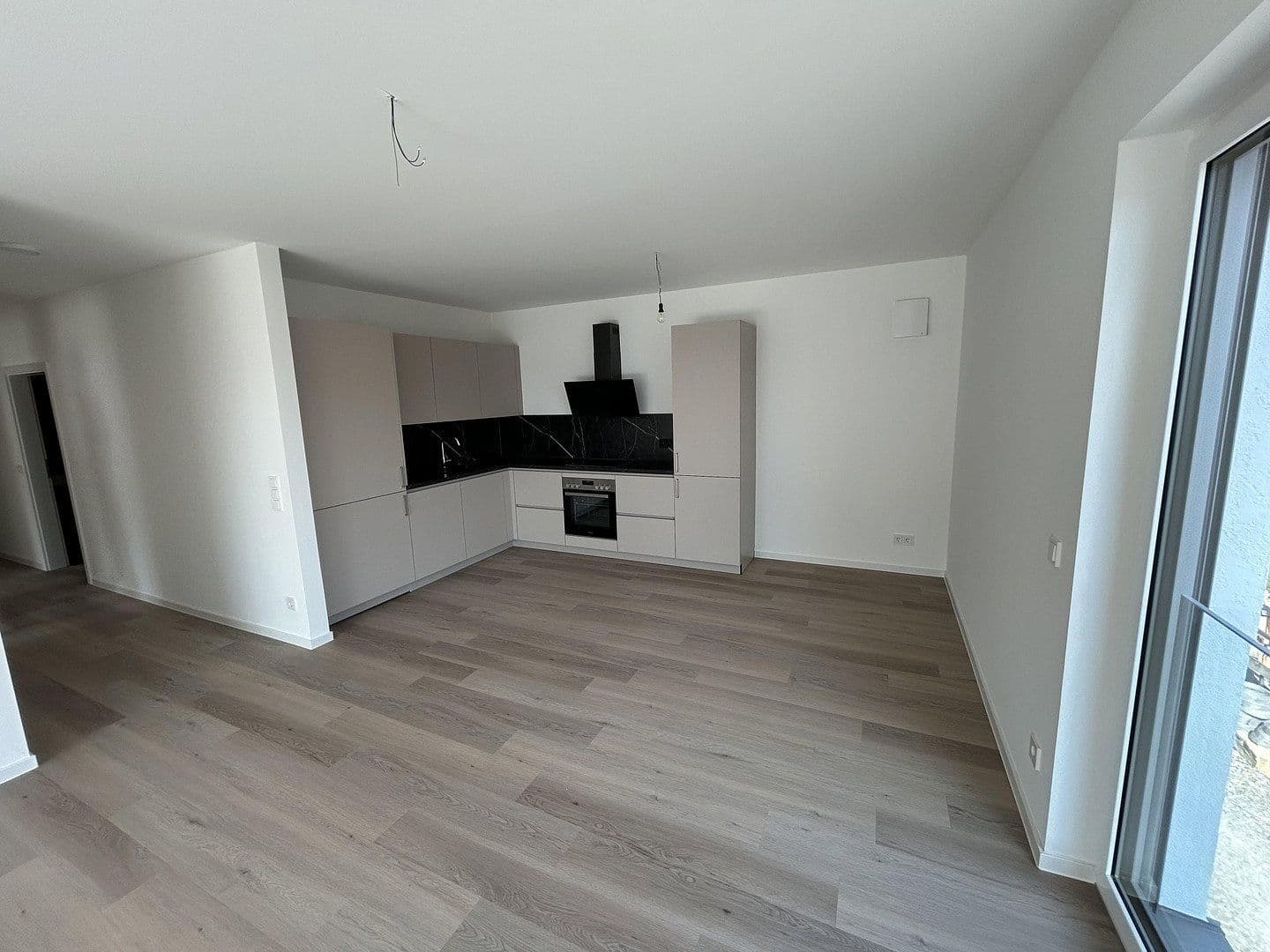 Pronájem bytu 3+1 108 m², Scheckertstrasse 2, Zell am Main, Bavorsko Pronájem bytu 3+1 108 m², Scheckertstrasse 2, Zell am Main, Bavorsko