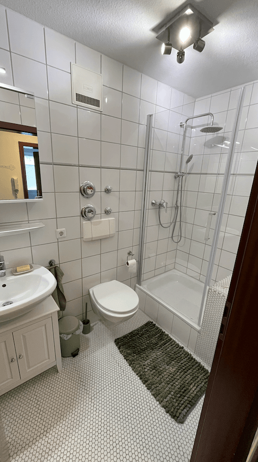 Pronájem bytu 3+1 54 m², Im Lerchenrain 6, Stuttgart, Bádensko-Württembersko Pronájem bytu 3+1 54 m², Im Lerchenrain 6, Stuttgart, Bádensko-Württembersko