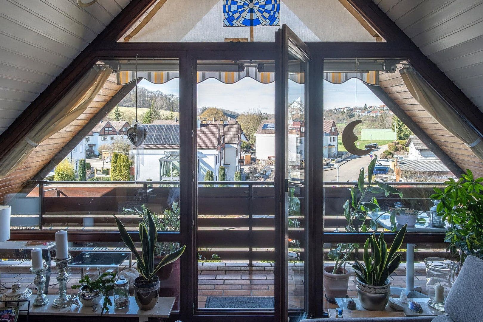 Prodej domu 131 m², pozemek 334 m², Tübinger Str. 25/2, Weil im Schönbuch, Bádensko-Württembersko Prodej domu 131 m², pozemek 334 m², Tübinger Str. 25/2, Weil im Schönbuch, Bádensko-Württembersko