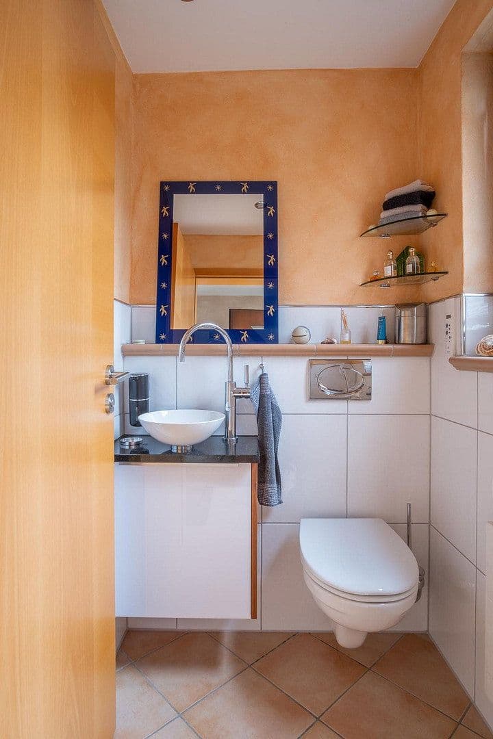 Prodej domu 131 m², pozemek 334 m², Tübinger Str. 25/2, Weil im Schönbuch, Bádensko-Württembersko Prodej domu 131 m², pozemek 334 m², Tübinger Str. 25/2, Weil im Schönbuch, Bádensko-Württembersko