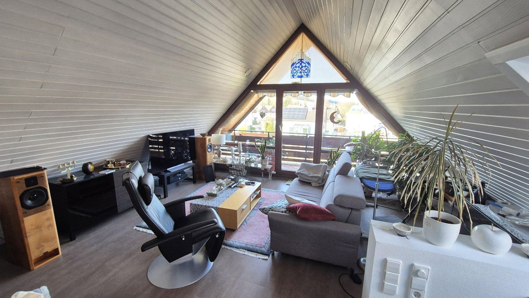 Prodej domu 131 m², pozemek 334 m², Tübinger Str. 25/2, Weil im Schönbuch, Bádensko-Württembersko Prodej domu 131 m², pozemek 334 m², Tübinger Str. 25/2, Weil im Schönbuch, Bádensko-Württembersko