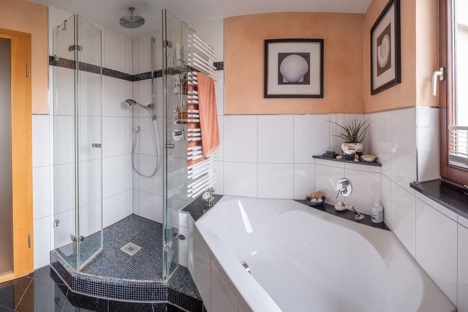 Prodej domu 131 m², pozemek 334 m², Tübinger Str. 25/2, Weil im Schönbuch, Bádensko-Württembersko Prodej domu 131 m², pozemek 334 m², Tübinger Str. 25/2, Weil im Schönbuch, Bádensko-Württembersko