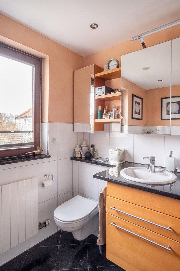 Prodej domu 131 m², pozemek 334 m², Tübinger Str. 25/2, Weil im Schönbuch, Bádensko-Württembersko Prodej domu 131 m², pozemek 334 m², Tübinger Str. 25/2, Weil im Schönbuch, Bádensko-Württembersko