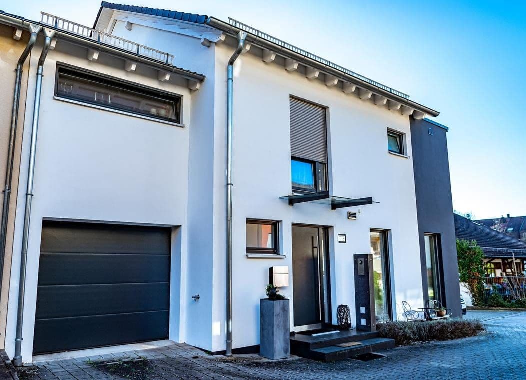 Prodej domu 176 m², pozemek 370 m², Bühl, Bádensko-Württembersko Prodej domu 176 m², pozemek 370 m², Bühl, Bádensko-Württembersko