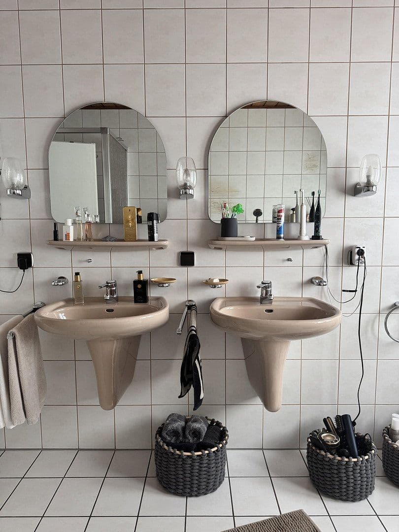 Prodej domu 458 m², pozemek 678 m², Ritter-Stephan-von-Mörlheim-Straße 2, Eußerthal, Porýní-Falc Prodej domu 458 m², pozemek 678 m², Ritter-Stephan-von-Mörlheim-Straße 2, Eußerthal, Porýní-Falc