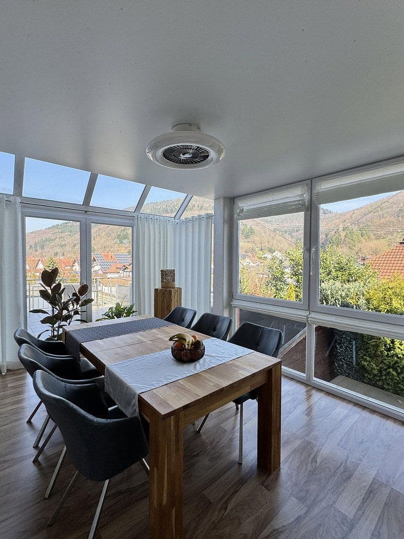 Prodej domu 458 m², pozemek 678 m², Ritter-Stephan-von-Mörlheim-Straße 2, Eußerthal, Porýní-Falc Prodej domu 458 m², pozemek 678 m², Ritter-Stephan-von-Mörlheim-Straße 2, Eußerthal, Porýní-Falc