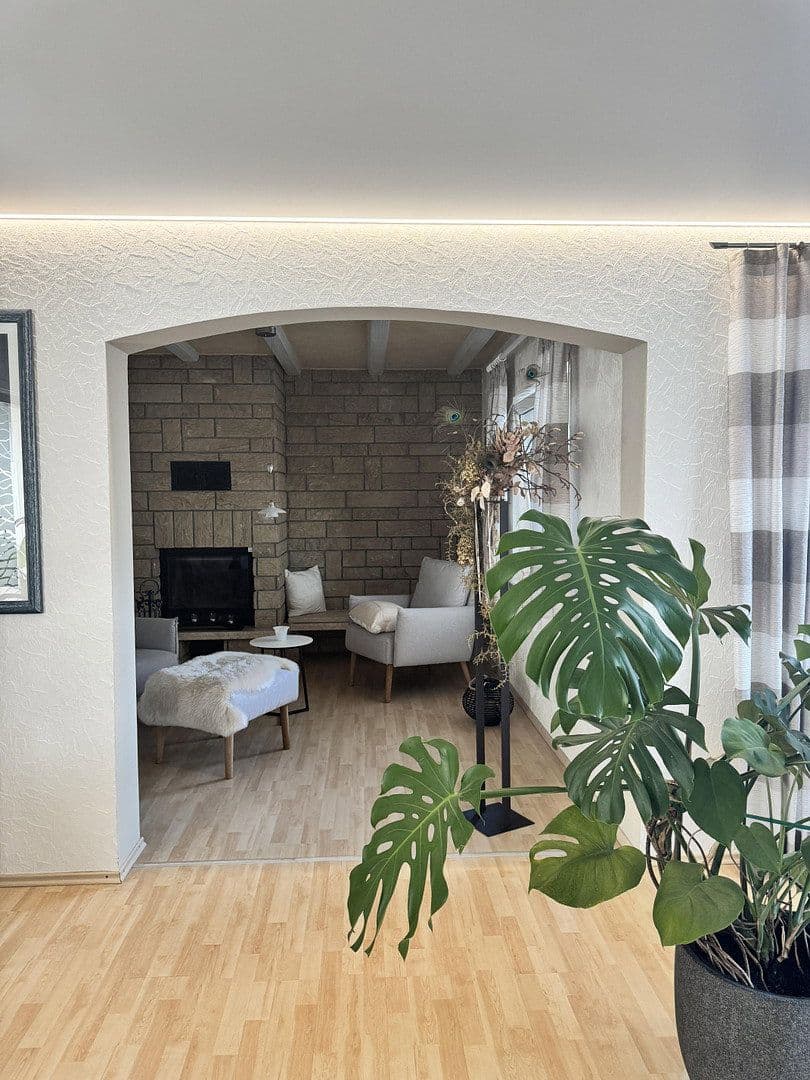 Prodej domu 458 m², pozemek 678 m², Ritter-Stephan-von-Mörlheim-Straße 2, Eußerthal, Porýní-Falc Prodej domu 458 m², pozemek 678 m², Ritter-Stephan-von-Mörlheim-Straße 2, Eußerthal, Porýní-Falc