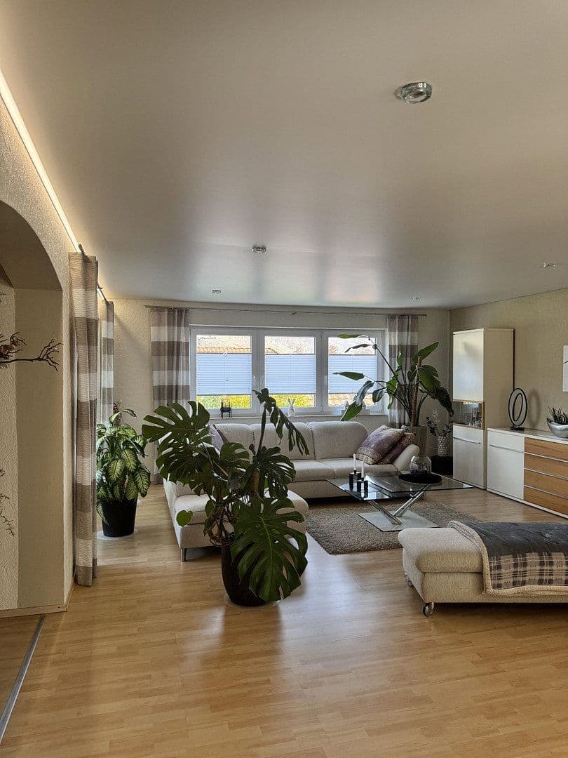 Prodej domu 458 m², pozemek 678 m², Ritter-Stephan-von-Mörlheim-Straße 2, Eußerthal, Porýní-Falc Prodej domu 458 m², pozemek 678 m², Ritter-Stephan-von-Mörlheim-Straße 2, Eußerthal, Porýní-Falc