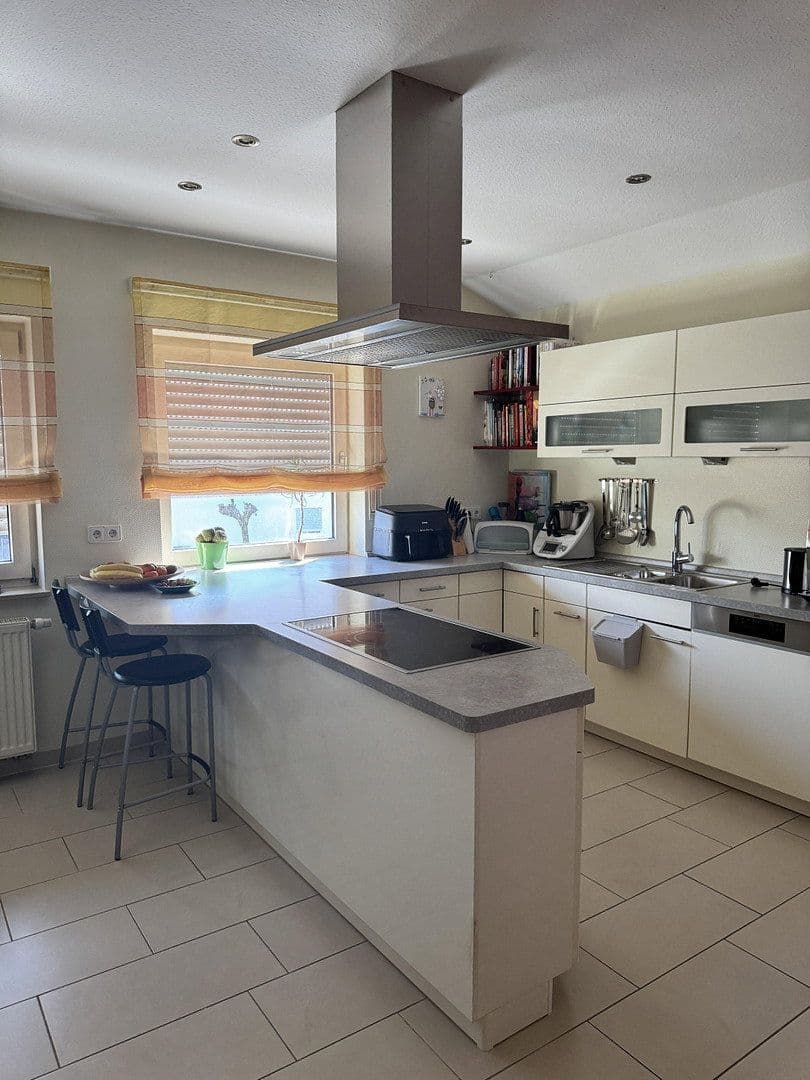 Prodej domu 458 m², pozemek 678 m², Ritter-Stephan-von-Mörlheim-Straße 2, Eußerthal, Porýní-Falc Prodej domu 458 m², pozemek 678 m², Ritter-Stephan-von-Mörlheim-Straße 2, Eußerthal, Porýní-Falc