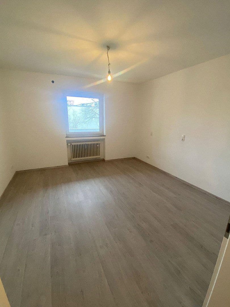Pronájem bytu 2+1 64 m², Simpertstraße 11, Augsburg, Bavorsko Pronájem bytu 2+1 64 m², Simpertstraße 11, Augsburg, Bavorsko