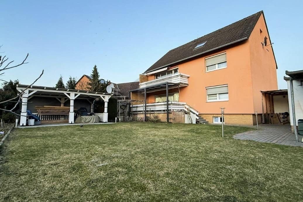 Prodej domu 271 m², pozemek 596 m², Lehrte, Dolní Sasko Prodej domu 271 m², pozemek 596 m², Lehrte, Dolní Sasko