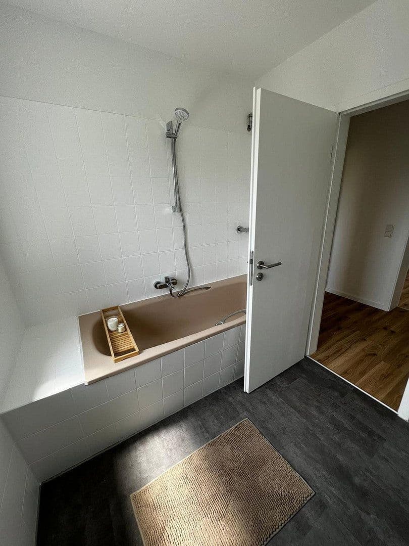 Pronájem bytu 3+1 70 m², Sperberstraße 18, Leichlingen, Severní Porýní-Vestfálsko Pronájem bytu 3+1 70 m², Sperberstraße 18, Leichlingen, Severní Porýní-Vestfálsko