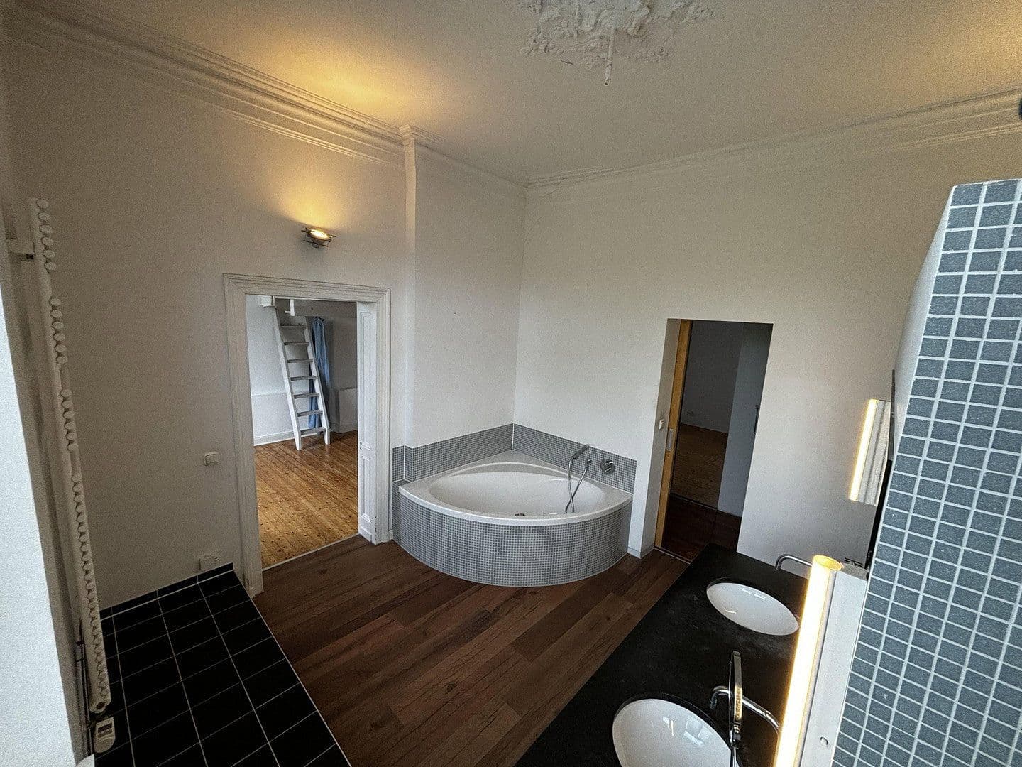 Pronájem bytu 4+kk 140 m², Bismarckstr. 94, Cáchy, Severní Porýní-Vestfálsko Pronájem bytu 4+kk 140 m², Bismarckstr. 94, Cáchy, Severní Porýní-Vestfálsko