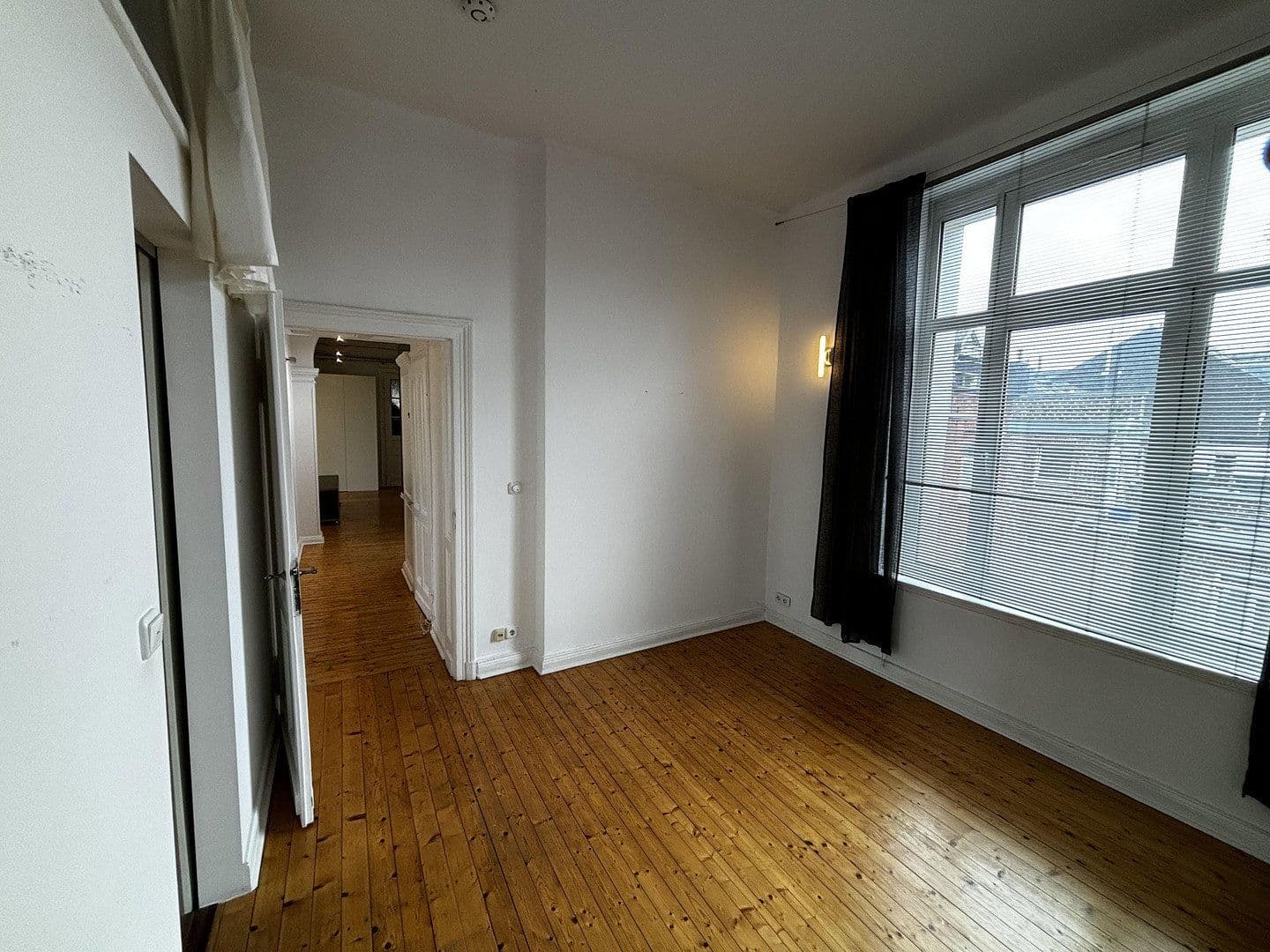 Pronájem bytu 4+kk 140 m², Bismarckstr. 94, Cáchy, Severní Porýní-Vestfálsko Pronájem bytu 4+kk 140 m², Bismarckstr. 94, Cáchy, Severní Porýní-Vestfálsko