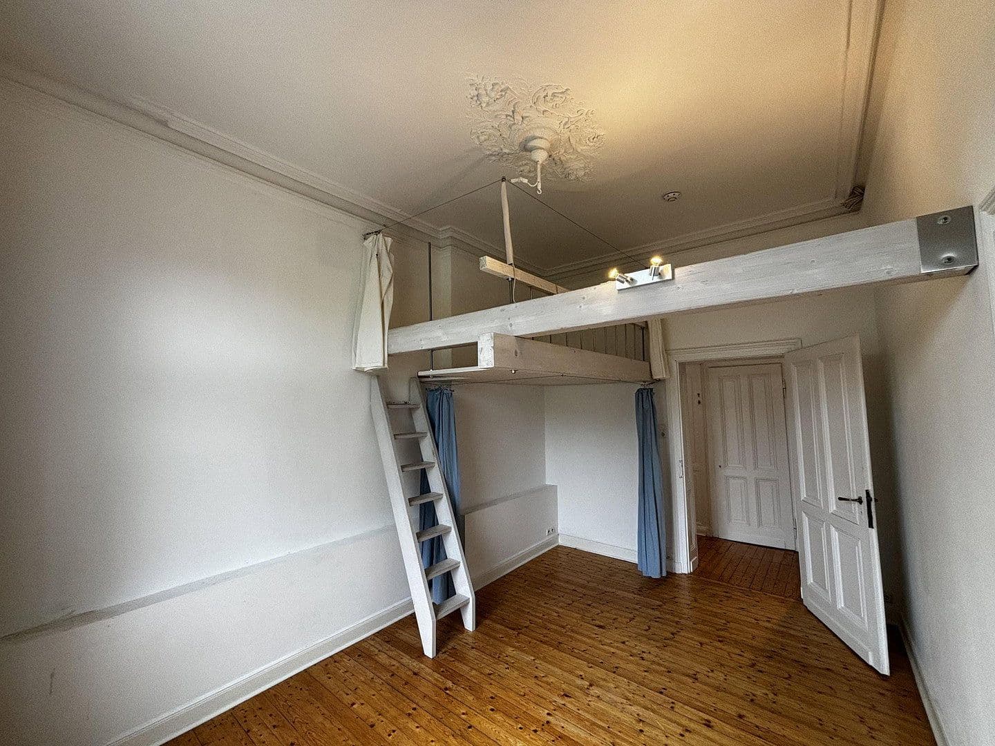 Pronájem bytu 4+kk 140 m², Bismarckstr. 94, Cáchy, Severní Porýní-Vestfálsko Pronájem bytu 4+kk 140 m², Bismarckstr. 94, Cáchy, Severní Porýní-Vestfálsko