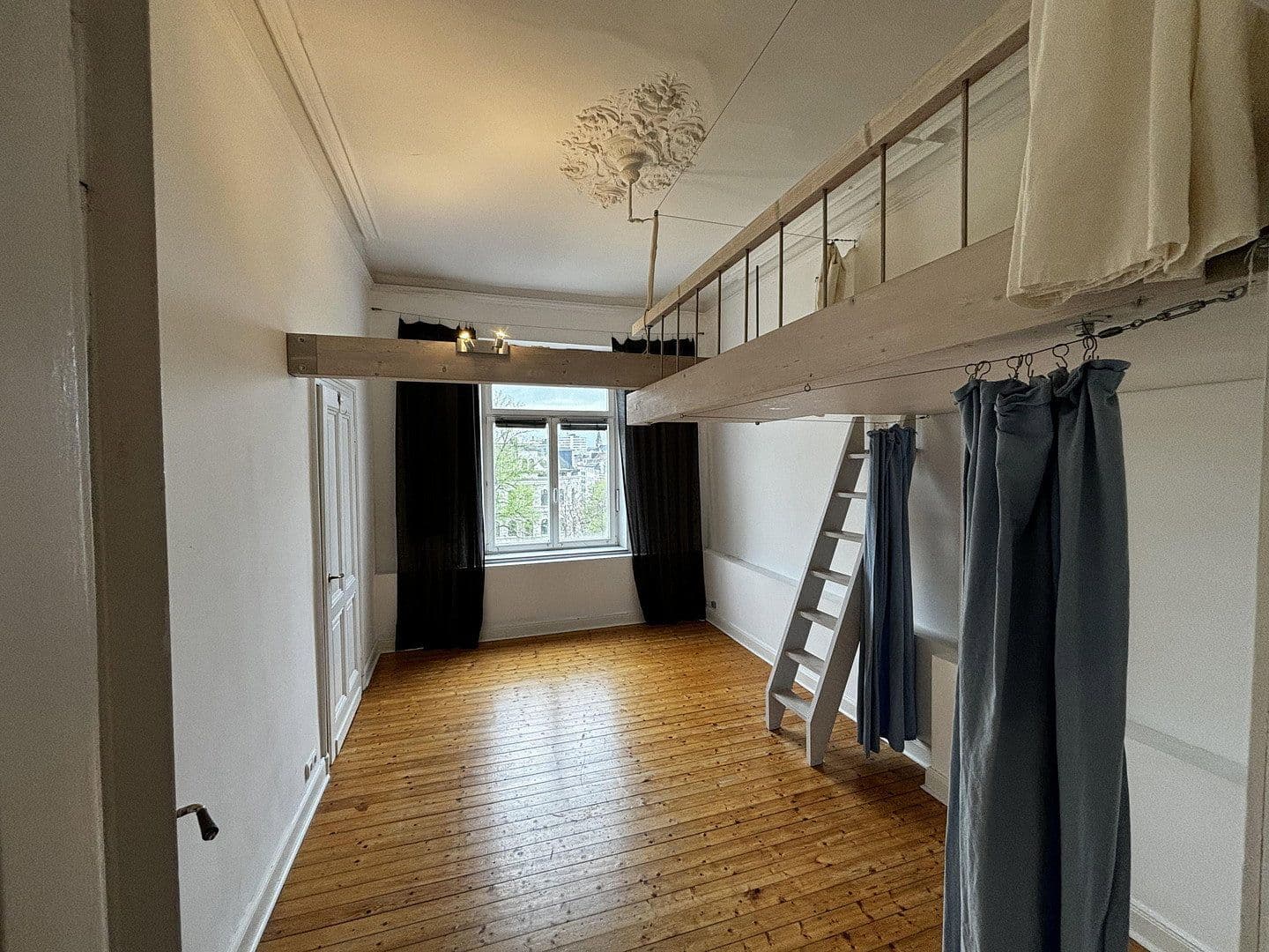 Pronájem bytu 4+kk 140 m², Bismarckstr. 94, Cáchy, Severní Porýní-Vestfálsko Pronájem bytu 4+kk 140 m², Bismarckstr. 94, Cáchy, Severní Porýní-Vestfálsko