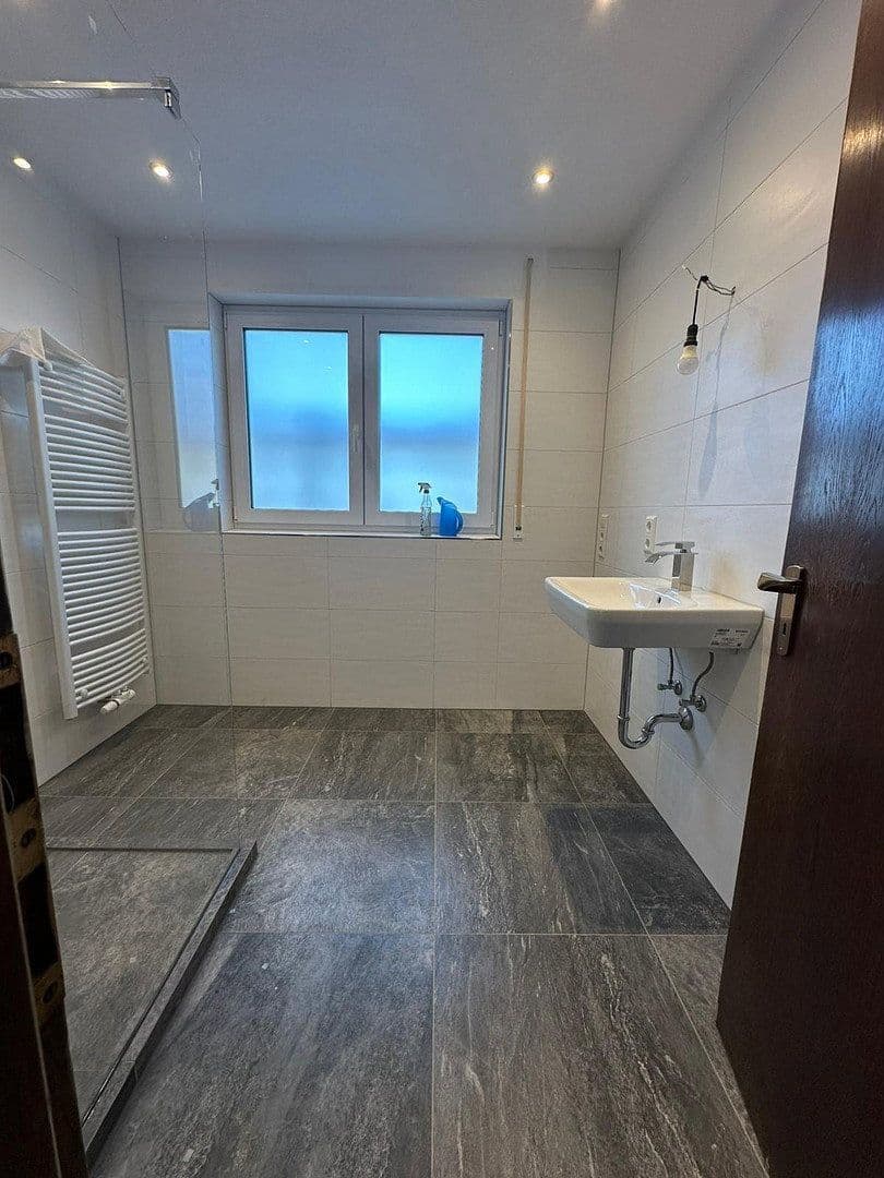 Pronájem bytu 4+1 120 m², Uhingen, Bádensko-Württembersko Pronájem bytu 4+1 120 m², Uhingen, Bádensko-Württembersko