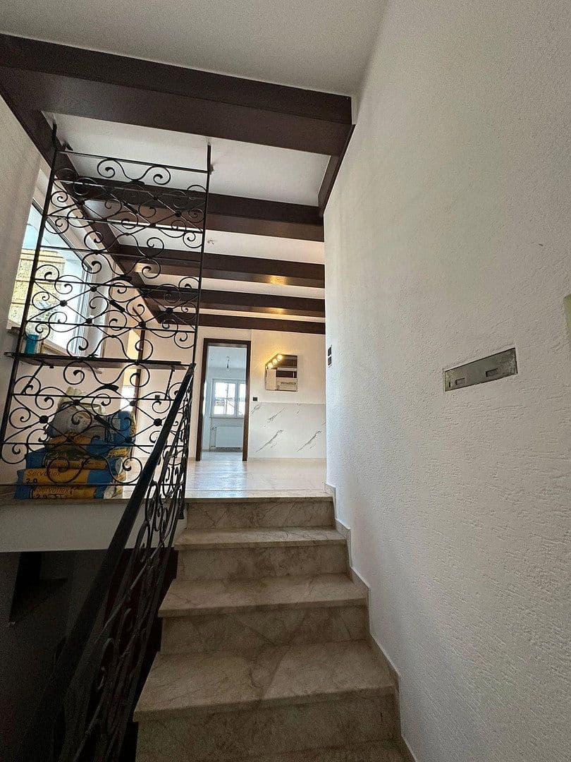 Pronájem bytu 4+1 120 m², Uhingen, Bádensko-Württembersko Pronájem bytu 4+1 120 m², Uhingen, Bádensko-Württembersko