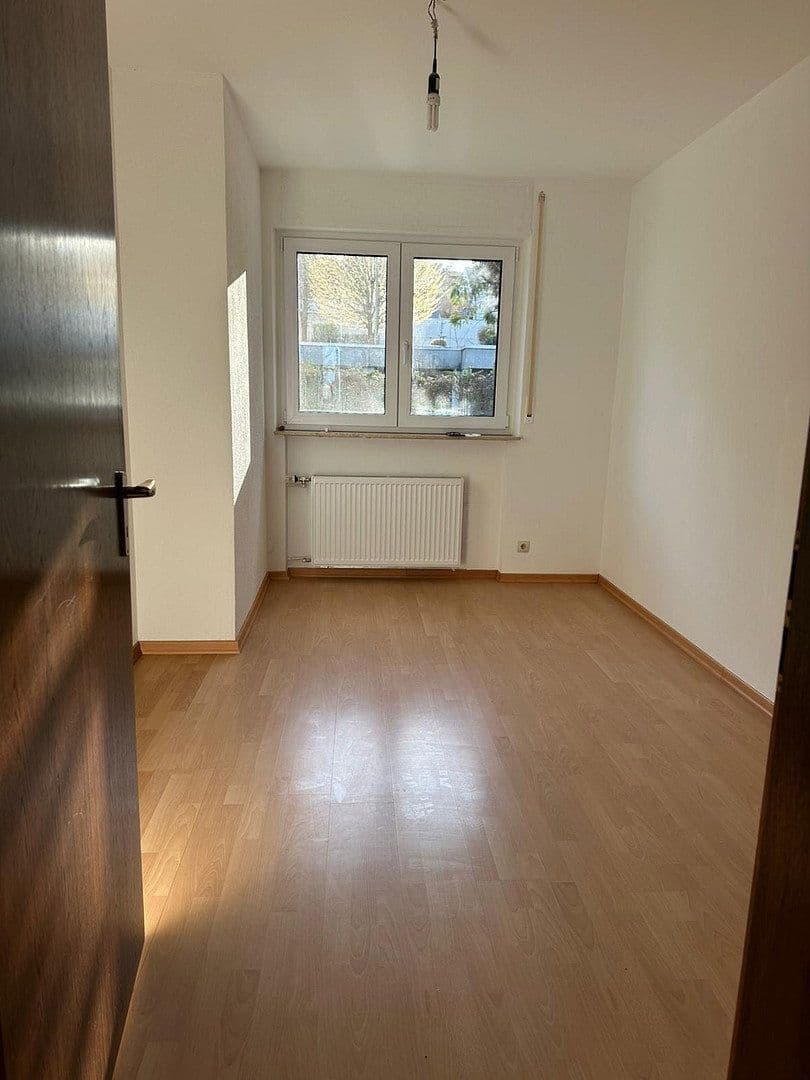 Pronájem bytu 4+1 120 m², Uhingen, Bádensko-Württembersko Pronájem bytu 4+1 120 m², Uhingen, Bádensko-Württembersko