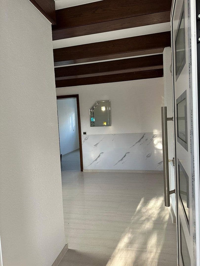 Pronájem bytu 4+1 120 m², Uhingen, Bádensko-Württembersko Pronájem bytu 4+1 120 m², Uhingen, Bádensko-Württembersko