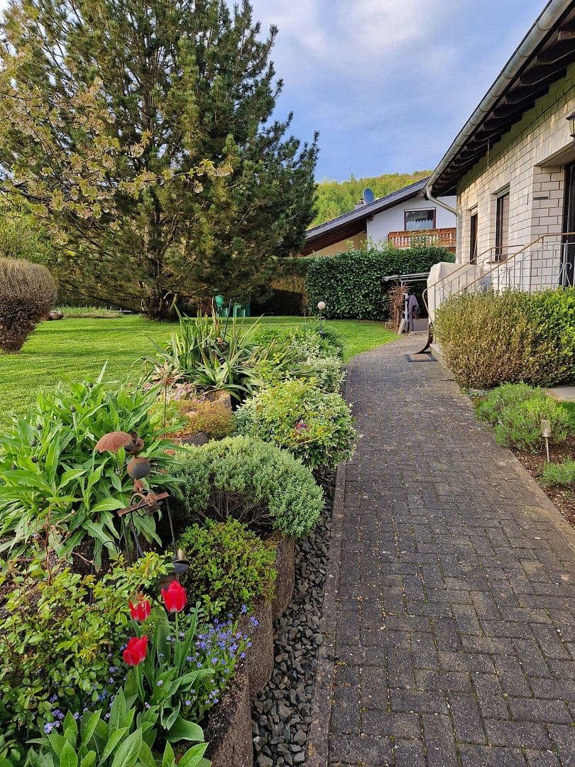 Prodej domu 283 m², pozemek 875 m², Mengerskirchen, Hessen Prodej domu 283 m², pozemek 875 m², Mengerskirchen, Hessen