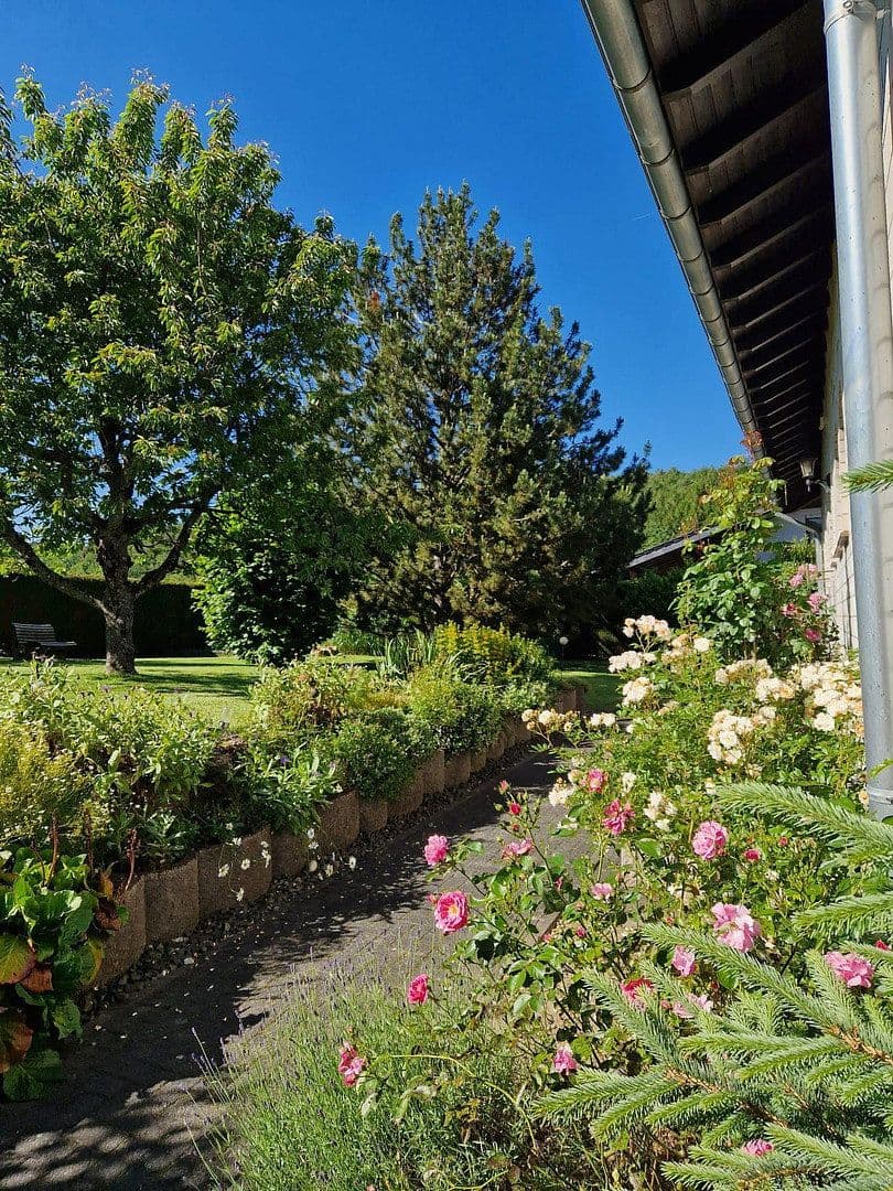 Prodej domu 283 m², pozemek 875 m², Mengerskirchen, Hessen Prodej domu 283 m², pozemek 875 m², Mengerskirchen, Hessen
