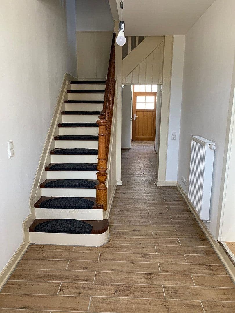 Prodej domu 130 m², pozemek 190 m², Cullmannsfahrt 4, Grünberg, Hessen Prodej domu 130 m², pozemek 190 m², Cullmannsfahrt 4, Grünberg, Hessen