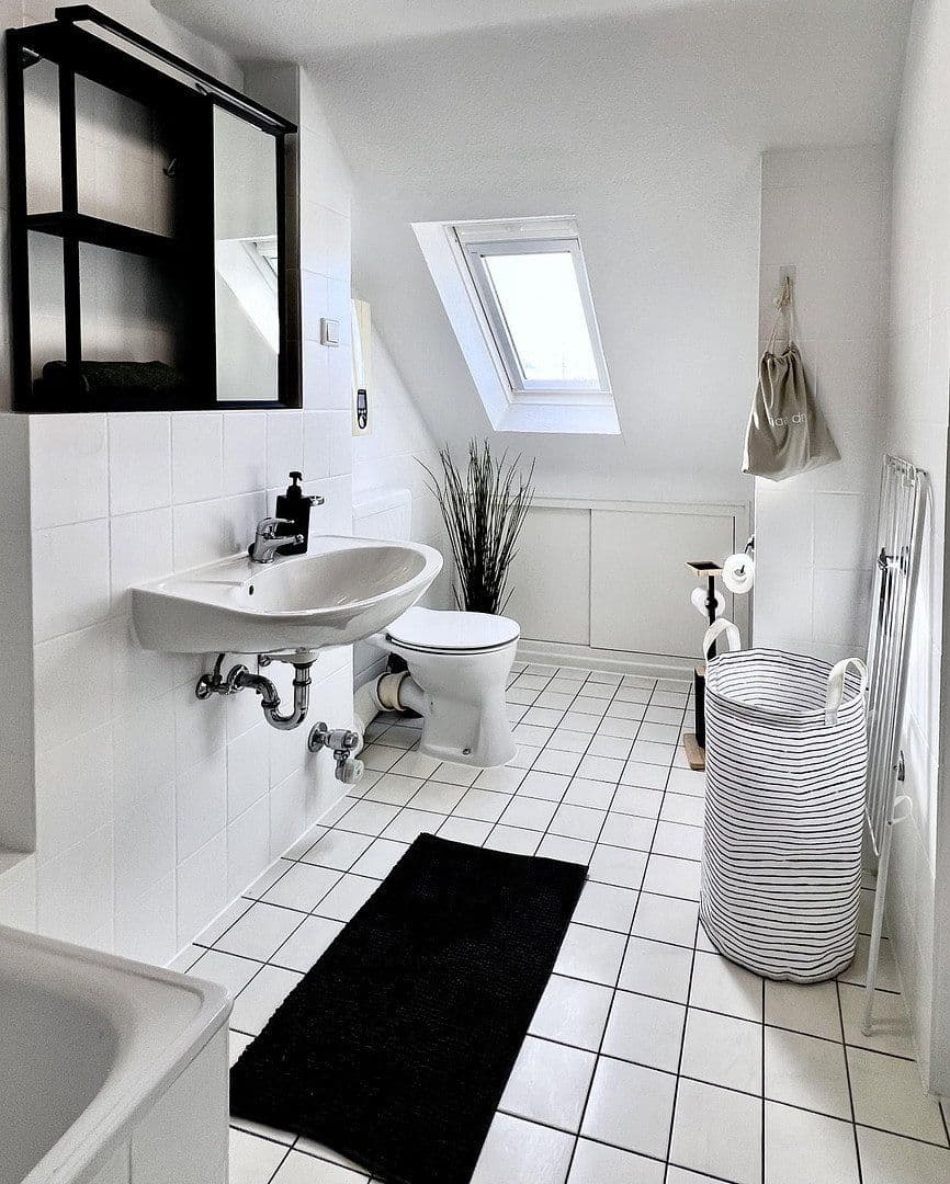 Pronájem bytu 1+1 40 m², Rüttenscheider Straße 256, Essen, Severní Porýní-Vestfálsko Pronájem bytu 1+1 40 m², Rüttenscheider Straße 256, Essen, Severní Porýní-Vestfálsko