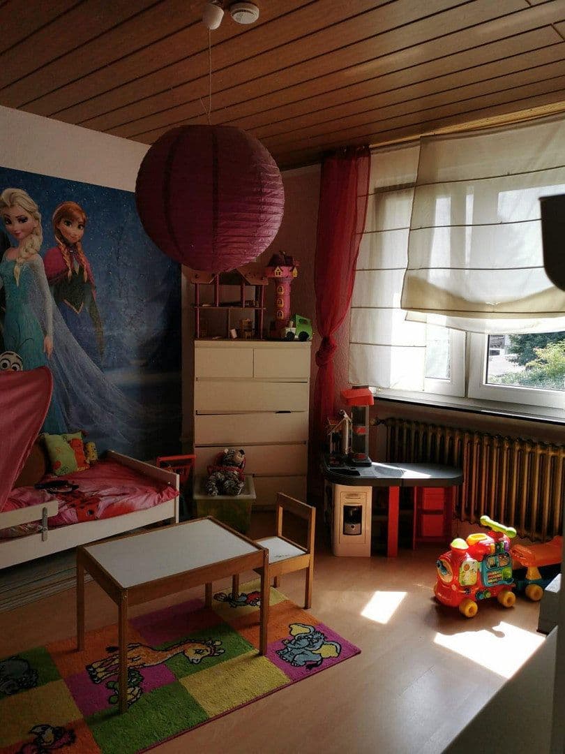 Pronájem bytu 4+1 100 m², Gartsträucherstr.113, Duisburg, Severní Porýní-Vestfálsko Pronájem bytu 4+1 100 m², Gartsträucherstr.113, Duisburg, Severní Porýní-Vestfálsko