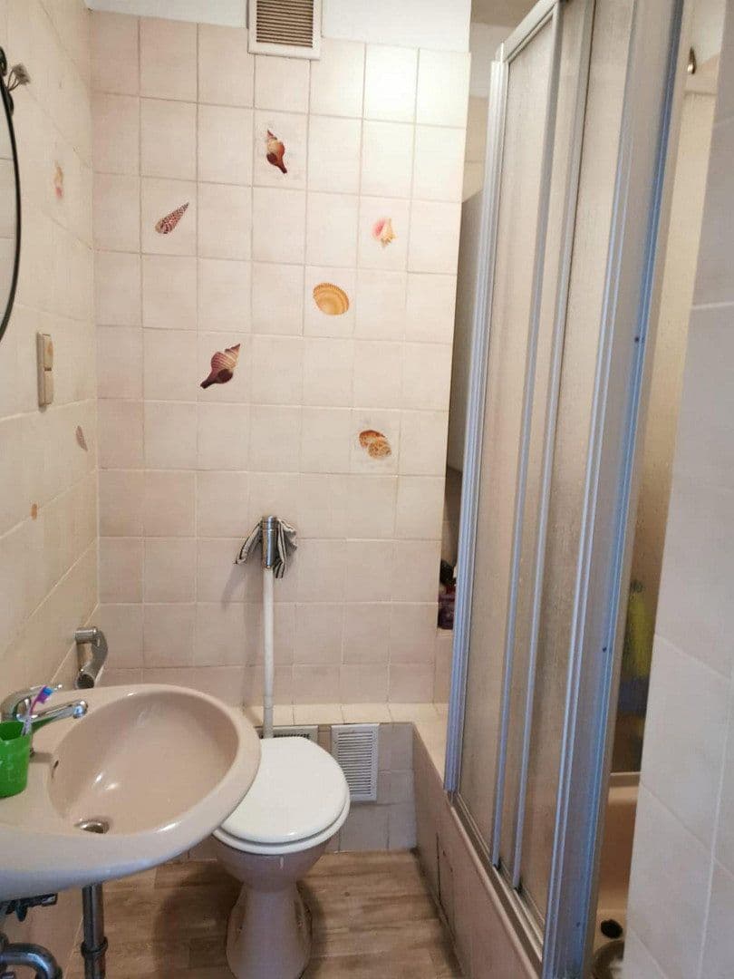 Pronájem bytu 4+1 100 m², Gartsträucherstr.113, Duisburg, Severní Porýní-Vestfálsko Pronájem bytu 4+1 100 m², Gartsträucherstr.113, Duisburg, Severní Porýní-Vestfálsko