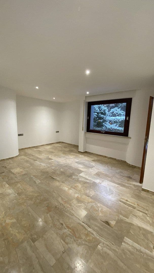 Pronájem bytu 3+1 90 m², Sindelfingen, Bádensko-Württembersko Pronájem bytu 3+1 90 m², Sindelfingen, Bádensko-Württembersko