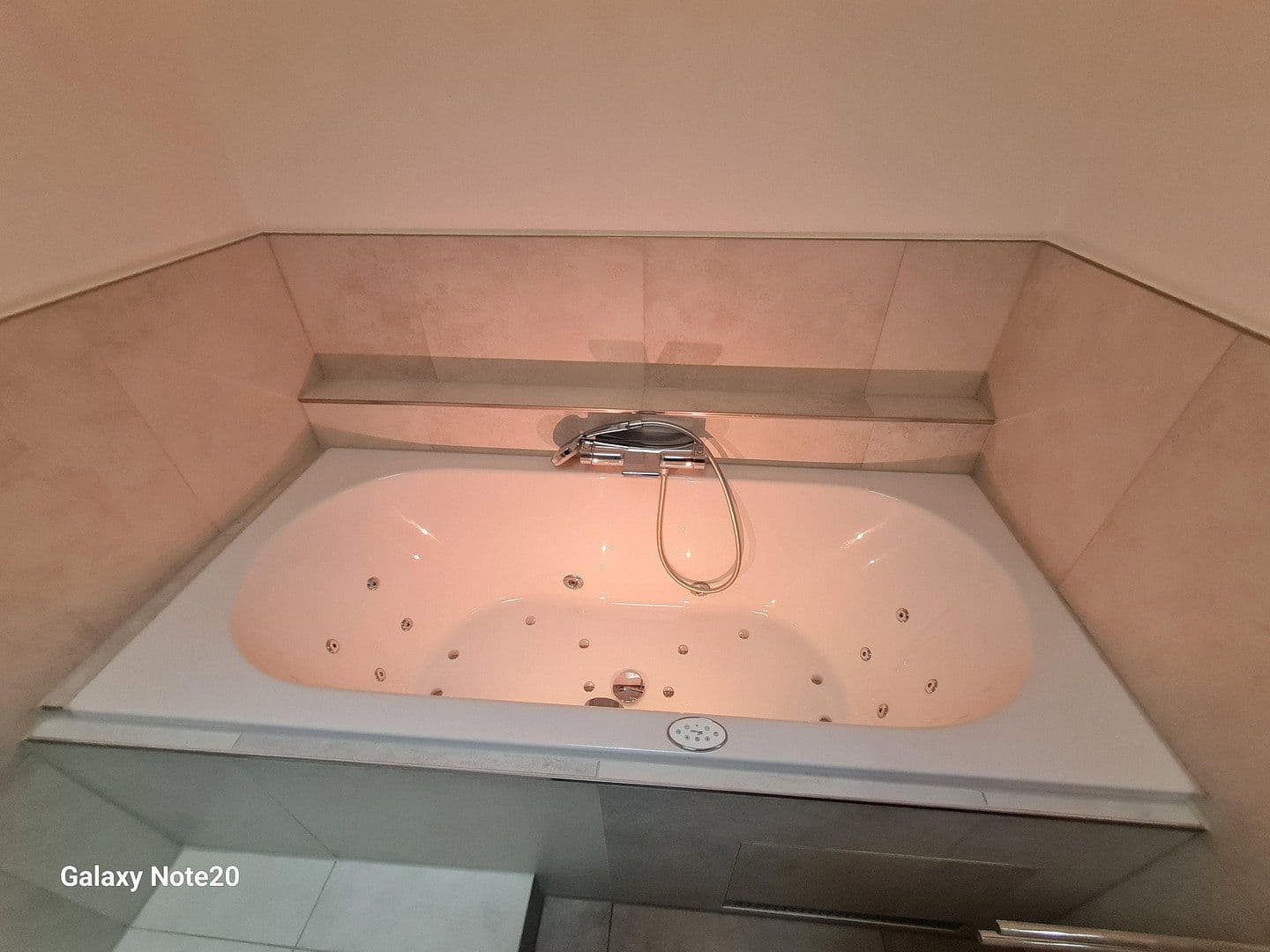 Prodej bytu 3+1 90 m², Friedrichshafen, Bádensko-Württembersko Prodej bytu 3+1 90 m², Friedrichshafen, Bádensko-Württembersko