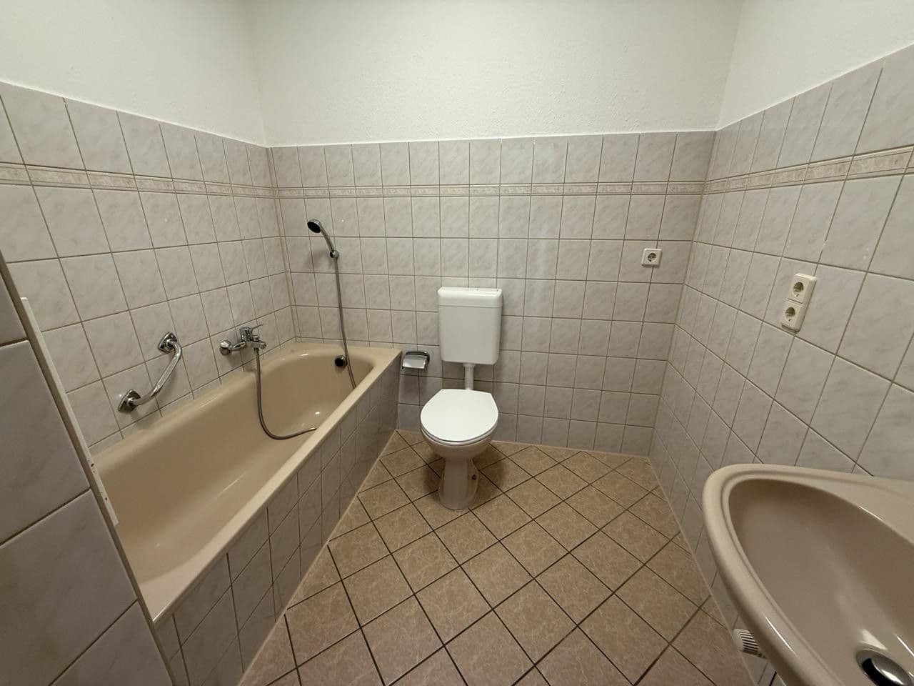 Pronájem bytu 3+1 65 m², Haselbrunner Str. 73, Plauen, Sasko Pronájem bytu 3+1 65 m², Haselbrunner Str. 73, Plauen, Sasko