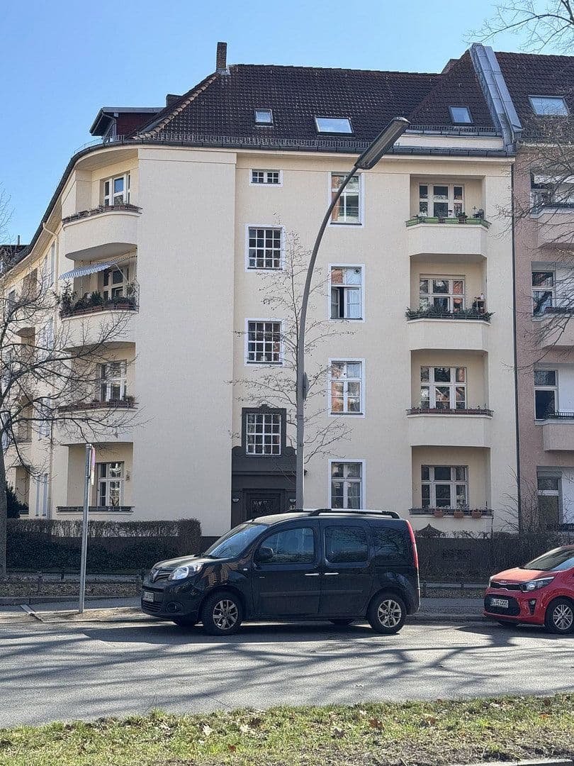 Prodej bytu 3+1 102 m², Bismarckstraße 42, Berlin, Berlín Prodej bytu 3+1 102 m², Bismarckstraße 42, Berlin, Berlín