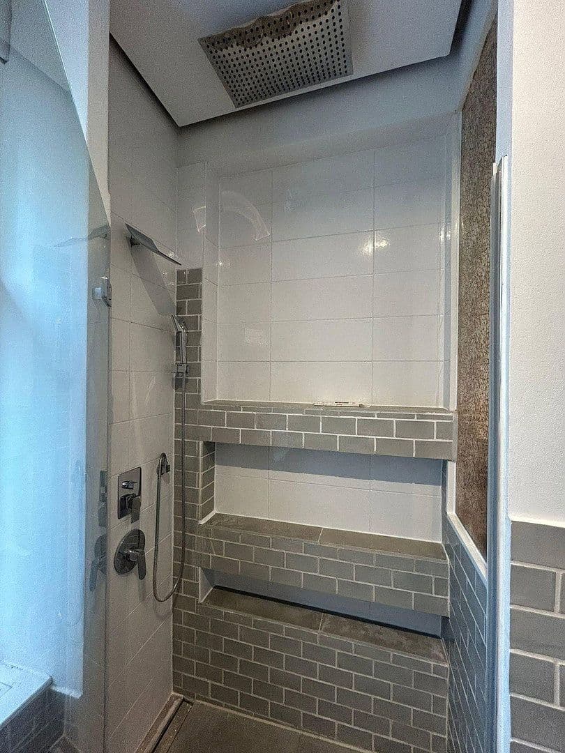 Prodej bytu 3+1 102 m², Bismarckstraße 42, Berlin, Berlín Prodej bytu 3+1 102 m², Bismarckstraße 42, Berlin, Berlín