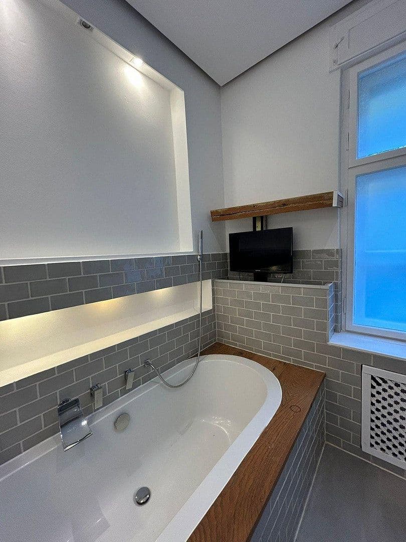 Prodej bytu 3+1 102 m², Bismarckstraße 42, Berlin, Berlín Prodej bytu 3+1 102 m², Bismarckstraße 42, Berlin, Berlín