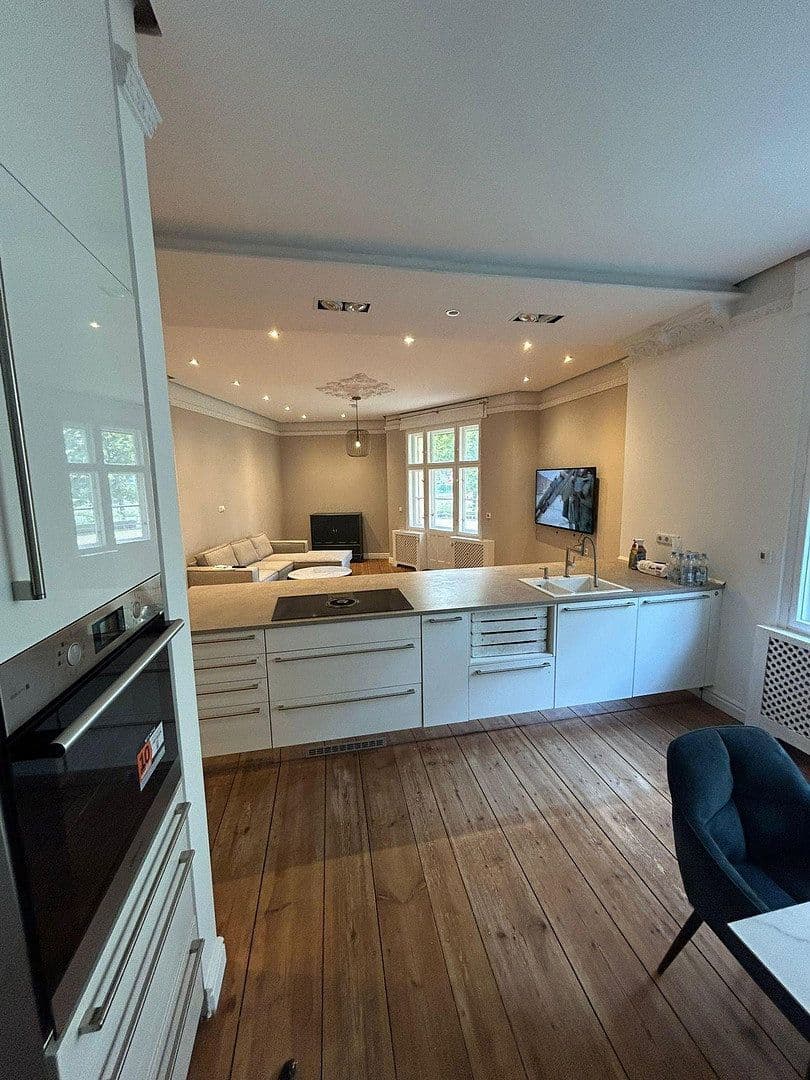 Prodej bytu 3+1 102 m², Bismarckstraße 42, Berlin, Berlín Prodej bytu 3+1 102 m², Bismarckstraße 42, Berlin, Berlín