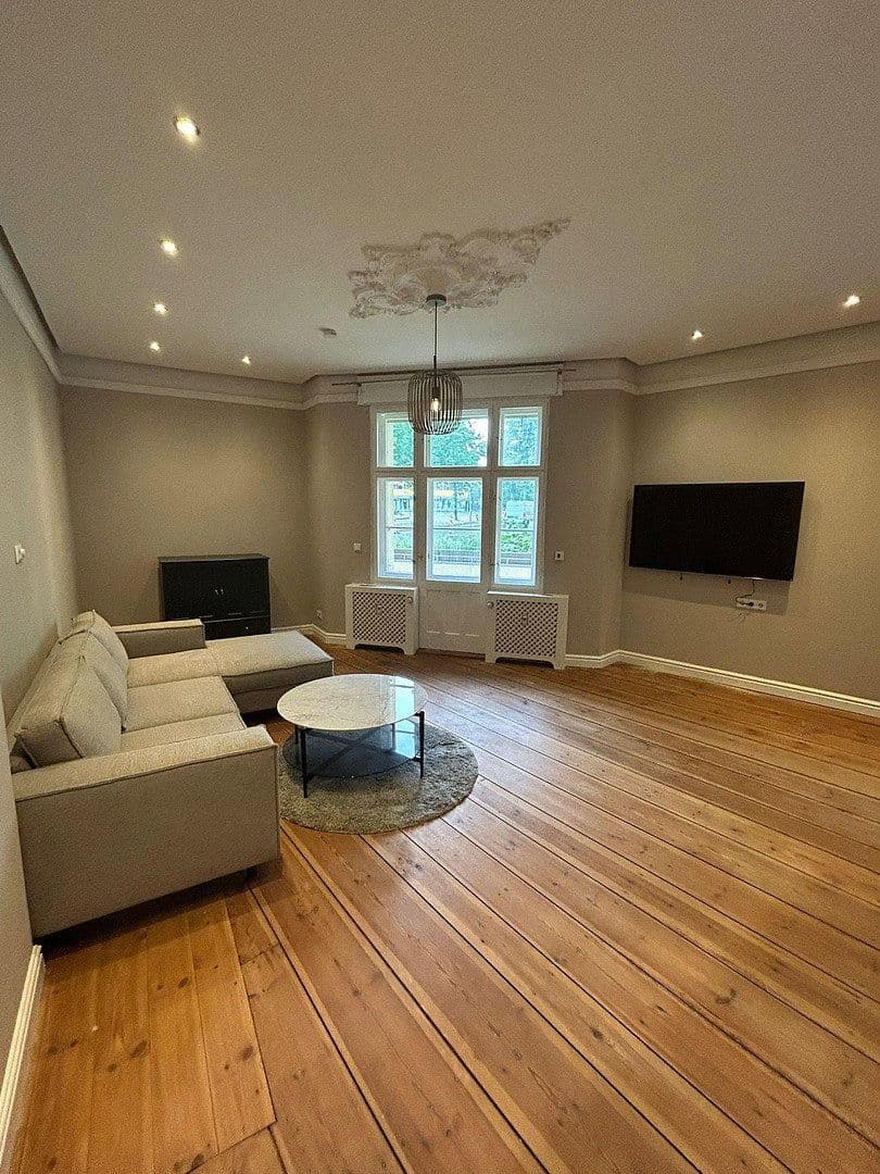 Prodej bytu 3+1 102 m², Bismarckstraße 42, Berlin, Berlín Prodej bytu 3+1 102 m², Bismarckstraße 42, Berlin, Berlín