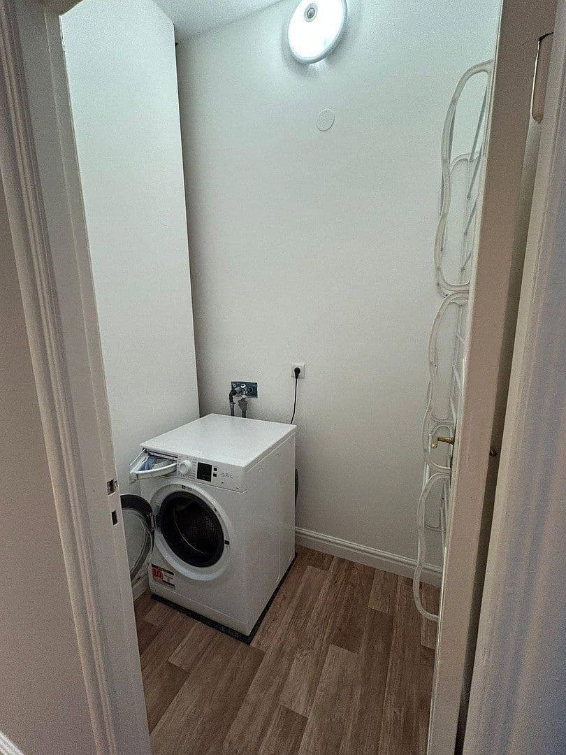 Prodej bytu 3+1 102 m², Bismarckstraße 42, Berlin, Berlín Prodej bytu 3+1 102 m², Bismarckstraße 42, Berlin, Berlín