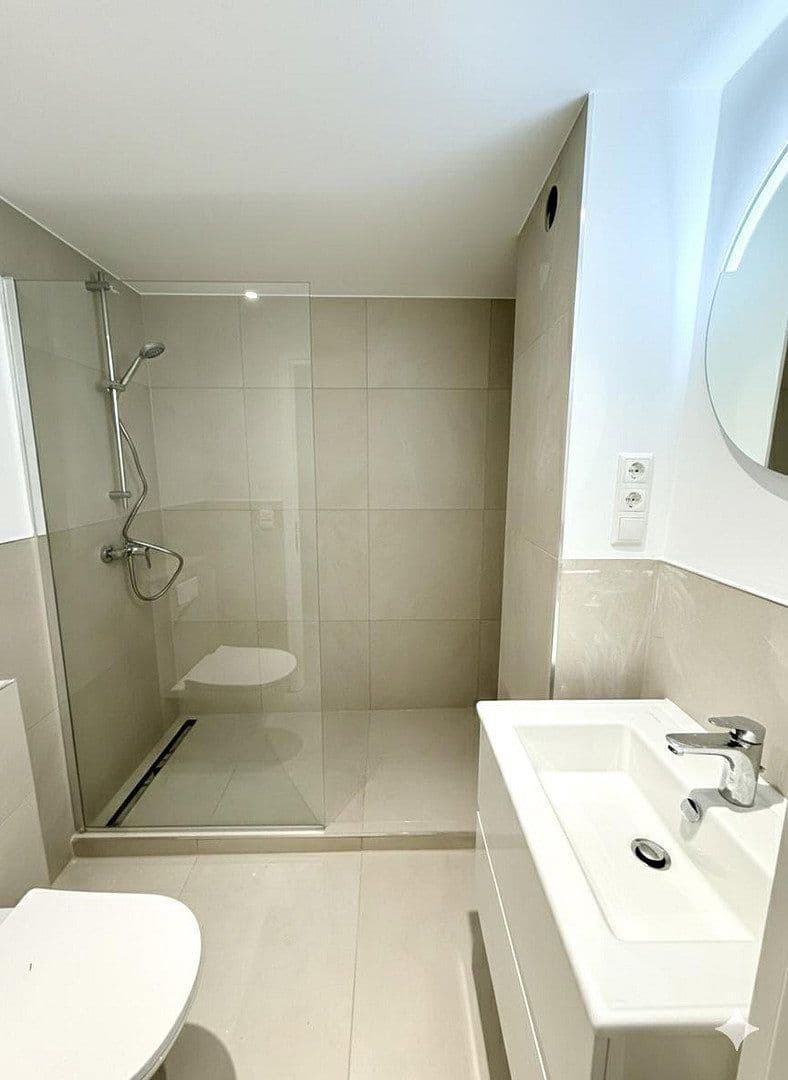 Pronájem bytu 1+1 27 m², Lerchenauerstr. 12, München, Bavorsko Pronájem bytu 1+1 27 m², Lerchenauerstr. 12, München, Bavorsko