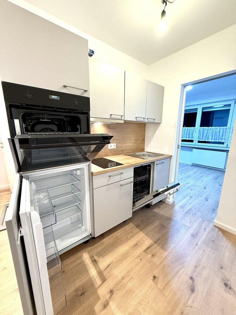 Pronájem bytu 1+1 27 m², Lerchenauerstr. 12, München, Bavorsko Pronájem bytu 1+1 27 m², Lerchenauerstr. 12, München, Bavorsko