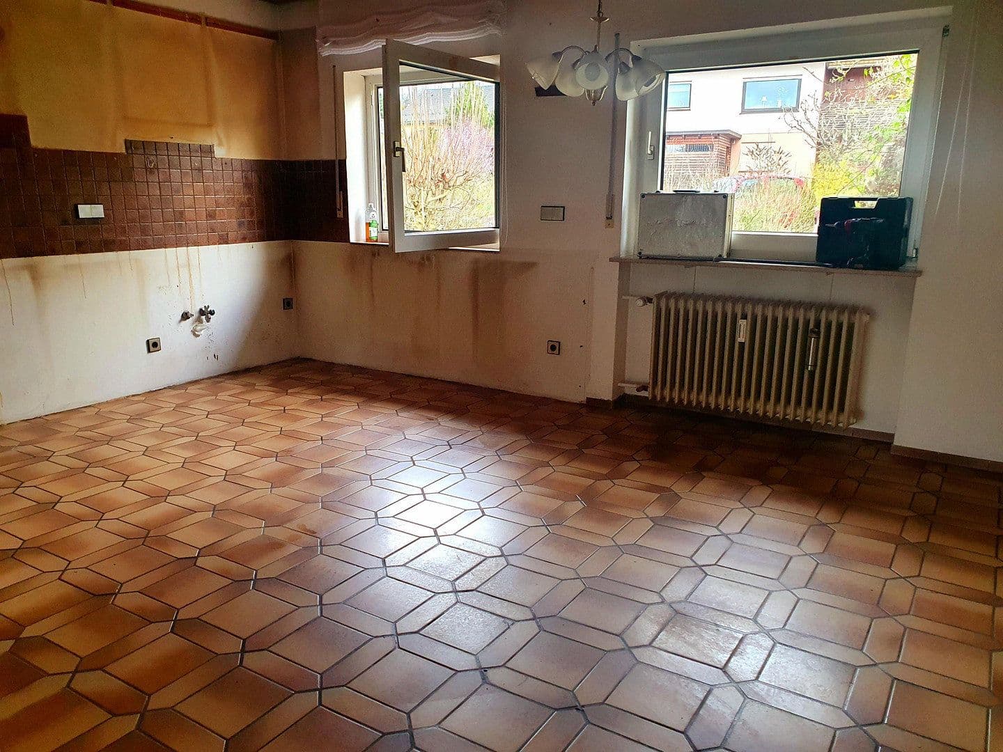 Prodej domu 197 m², pozemek 1.220 m², Buchen (Odenwald), Bádensko-Württembersko Prodej domu 197 m², pozemek 1.220 m², Buchen (Odenwald), Bádensko-Württembersko