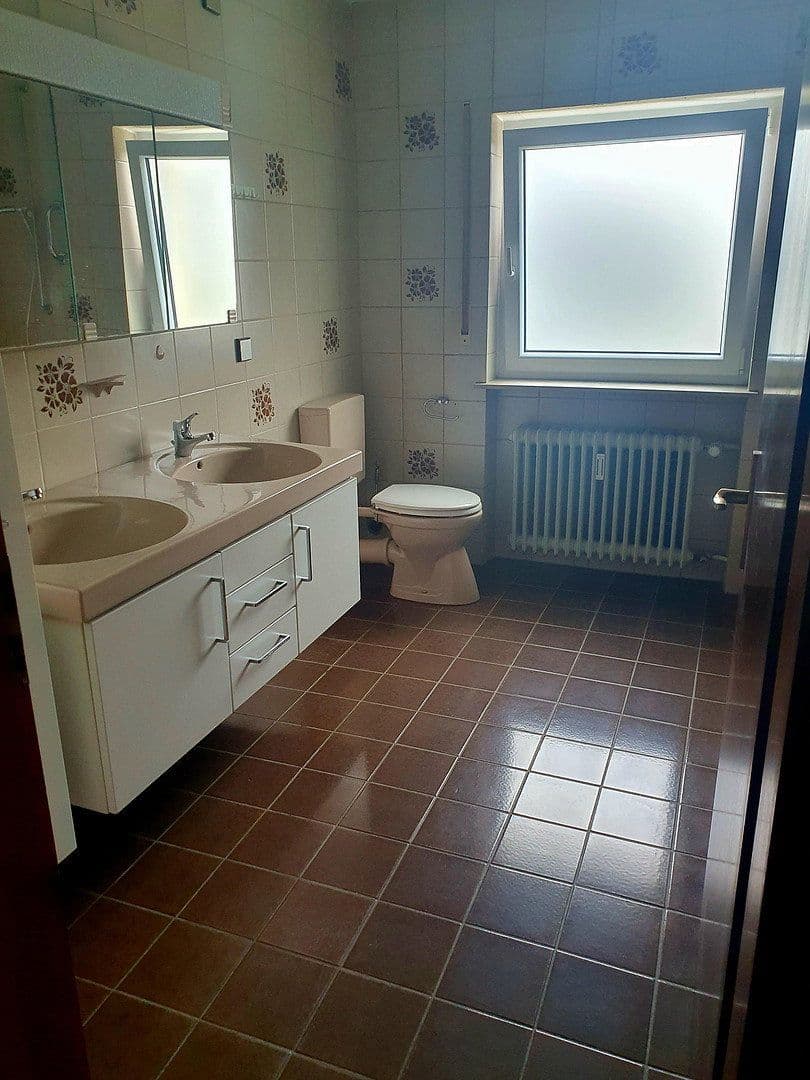 Prodej domu 197 m², pozemek 1.220 m², Buchen (Odenwald), Bádensko-Württembersko Prodej domu 197 m², pozemek 1.220 m², Buchen (Odenwald), Bádensko-Württembersko