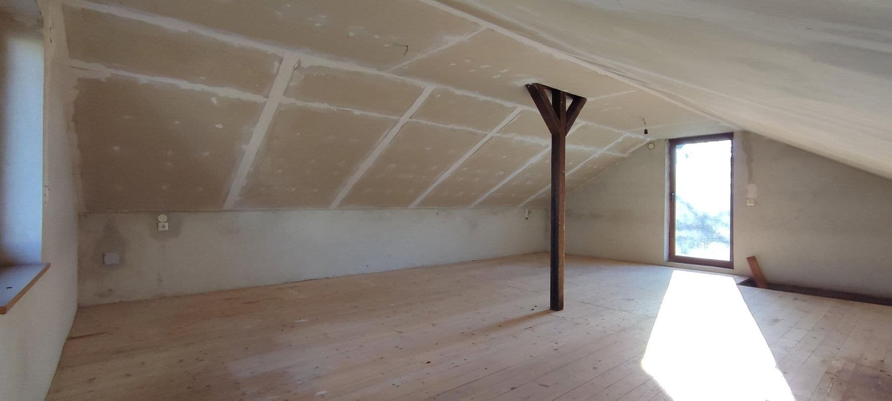 Prodej domu 120 m², pozemek 2.000 m², Zeulenroda-Triebes, Durynsko Prodej domu 120 m², pozemek 2.000 m², Zeulenroda-Triebes, Durynsko