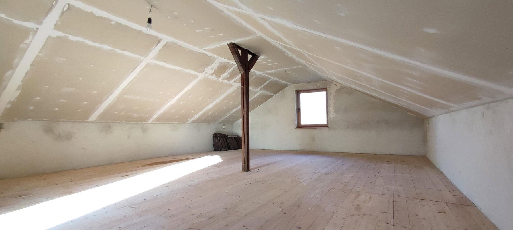 Prodej domu 120 m², pozemek 2.000 m², Zeulenroda-Triebes, Durynsko Prodej domu 120 m², pozemek 2.000 m², Zeulenroda-Triebes, Durynsko