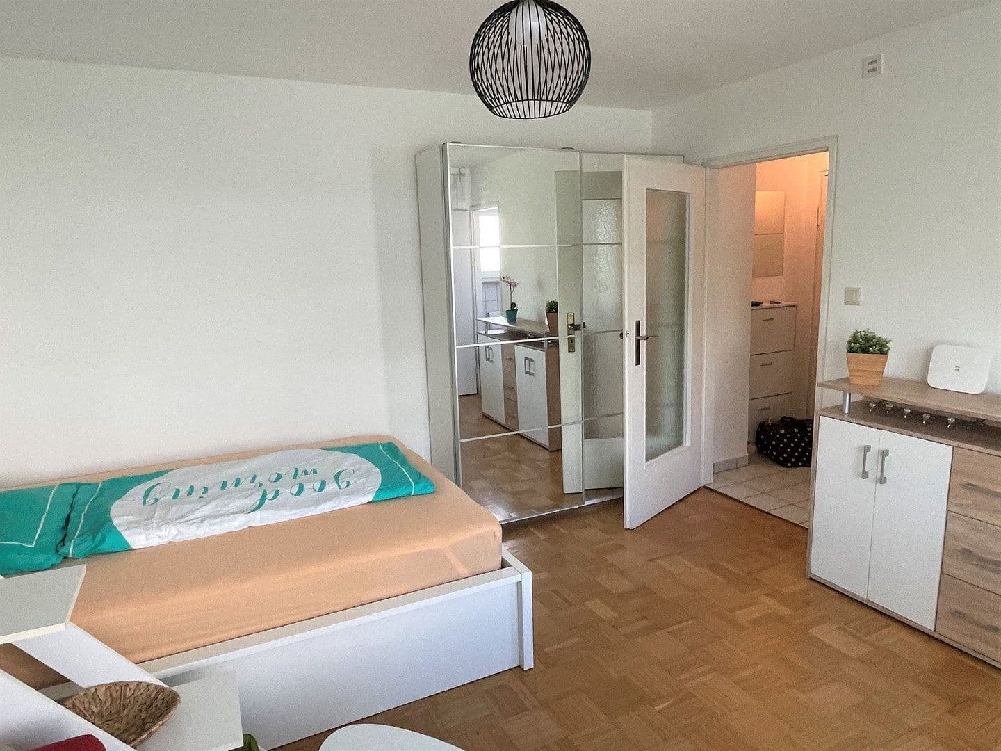 Pronájem bytu 1+1 22 m², Stuttgart, Bádensko-Württembersko Pronájem bytu 1+1 22 m², Stuttgart, Bádensko-Württembersko